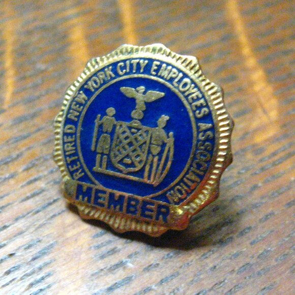 Retired New York City Employees Association Vintage Lapel Pin - Picture 2 of 4